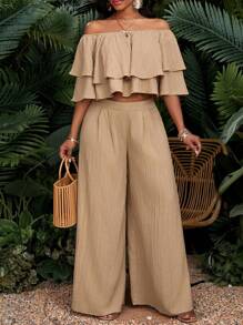 SHEIN Lady Ensembles d'été bohèmes élégants et décontractés pour sortie, plage, en kaki texturé tressé, sans bretelles, grande taille. Tenues d'été pour femmes, tenues de vacances, vêtements d'été pour femmes, ensembles de loungewear pour femmes, tenues de plage bohèmes pour vacances, ensembles 2 pièces d'été, tenues d'Hawaï pour femmes, tenues de vacances.