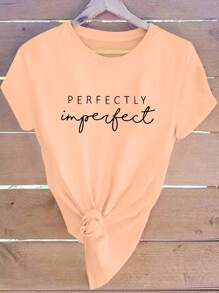 SHEIN LUNE Camiseta de manga corta con gráfico de letra "PERFECTLY Imperfect" Blusas gráficas para mujer