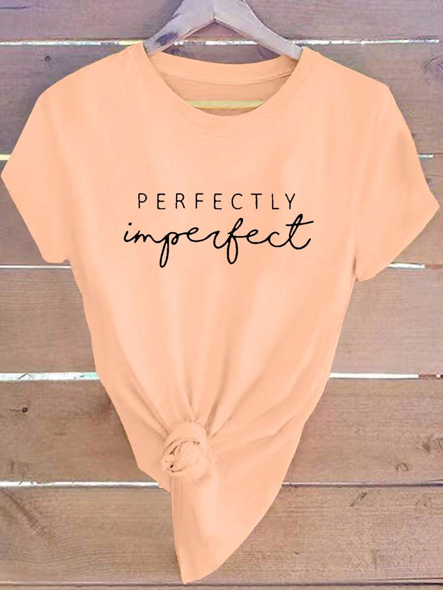 SHEIN LUNE Camiseta de manga corta con gráfico de letra "PERFECTLY Imperfect" Blusas gráficas para mujer