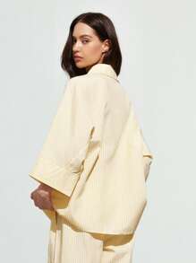 GENKIRA Áo sơ mi kẻ sọc rộng rãi hở vai, tay áo 3/4 rộng rãi dành cho nữ - Màu vàng - Xem 2