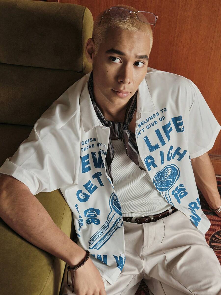 SWAVVY Camisa informal de manga corta con botón y estampado de letra para hombre, de corte holgado