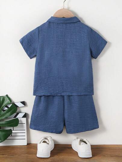 SHEIN Streecool Kids 2 件装男童休闲短袖衬衫和短裤套装