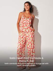 LUVLETTE Conjunto de pijama informal de top tipo camiseta con escote en V y pantalones, confeccionado en tela de satén sedoso con estampado de corazones