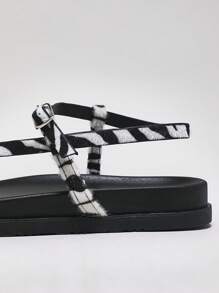 SHUZIA Sandalias planas cómodas de mujer con aros metálicos dorados en los dedos de los pies