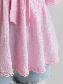 Soleia Blusa de manga corta con escote de corazón, volante en el bajo y lazo, de tela con textura y estampado floral, talla grande, para mujer, primavera - Rosa - Ver 6