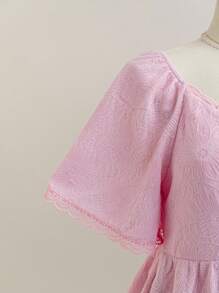 Soleia Blusa de manga corta con escote de corazón, volante en el bajo y lazo, de tela con textura y estampado floral, talla grande, para mujer, primavera - Rosa - Ver 8