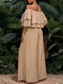 SHEIN Lady Ensembles d'été bohèmes élégants et décontractés pour sortie, plage, en kaki texturé tressé, sans bretelles, grande taille. Tenues d'été pour femmes, tenues de vacances, vêtements d'été pour femmes, ensembles de loungewear pour femmes, tenues de plage bohèmes pour vacances, ensembles 2 pièces d'été, tenues d'Hawaï pour femmes, tenues de vacances.
