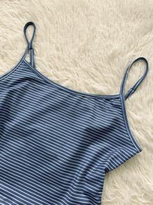 SHEIN EZwear 2 件套女士条纹吊带背心和短裤套装，休闲时尚，适合日常穿着