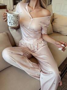 SHEIN 女士 V 领纽扣装饰心形印花针织睡衣套装两件套睡衣套装女士心形印花睡衣套装罗纹睡衣套装