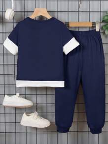 SHEIN Genkimix Kids 夏季年轻男孩字母印花两件套短袖 T 恤和短裤套装，适合日常休闲装、运动装、度假装 - 寶藍色 - 查看 3