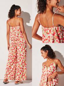 LUVLETTE Conjunto de pijama informal de top tipo camiseta con escote en V y pantalones, confeccionado en tela de satén sedoso con estampado de corazones