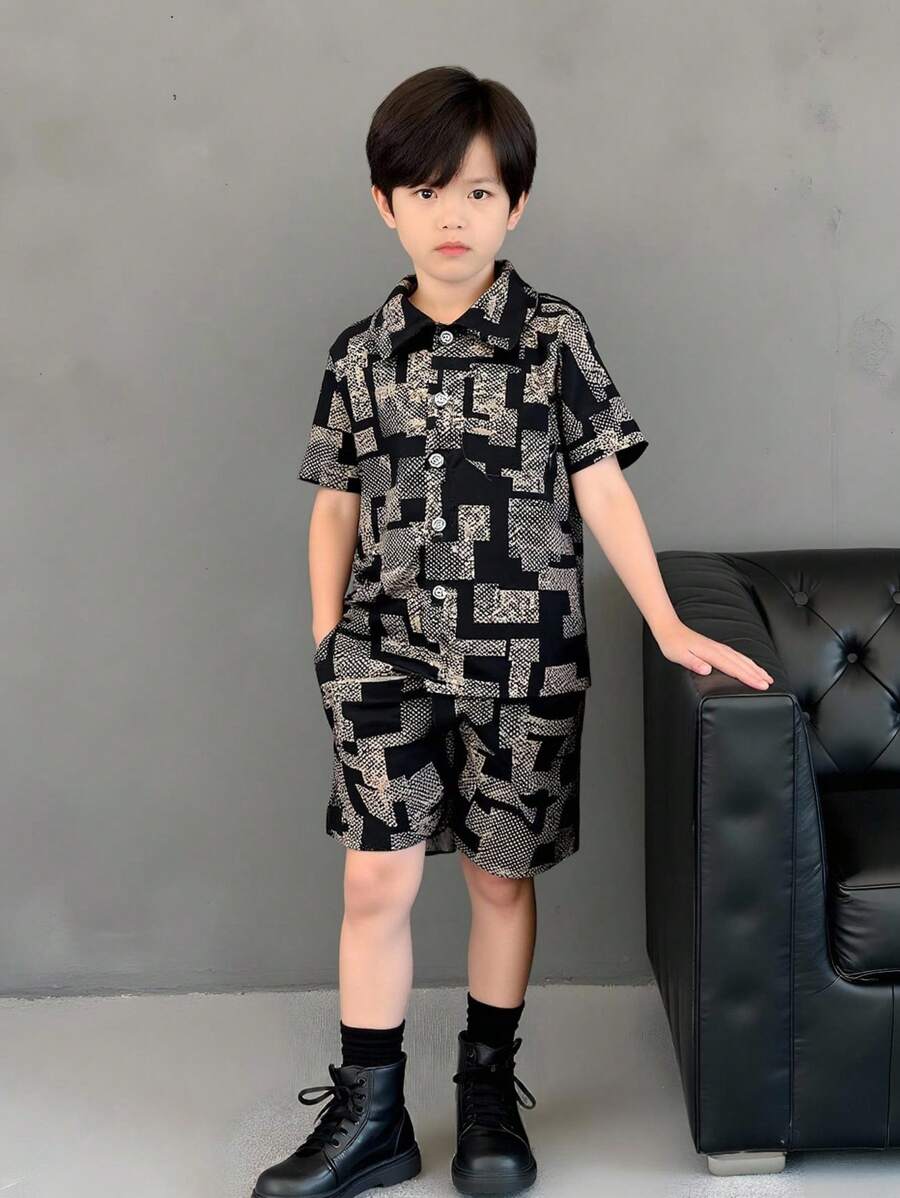 Mirajuku Set de 2 prendas para niños pequeños: camisa de manga corta con cuello y estampado floral, y pantalones cortos casuales para exterior, conjunto de verano - Negro - Ver 1