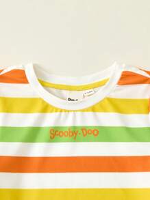 SCOOBY-DOO X SHEIN Set da 2 pezzi per bambino maschio: T-shirt a maniche corte con righe colorate e carine, e salopette con stampa di cartone animato arancione e giocosa