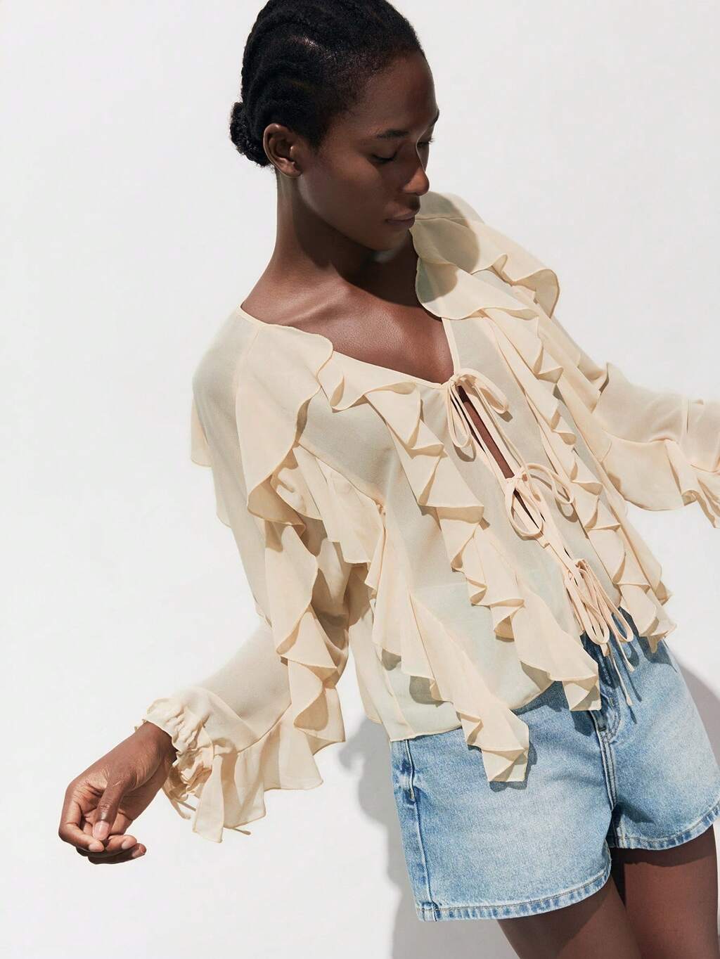 SHEIN Maija 女性用無地Vネックリボン付きフリルヘムエレガントロングスリーブブラウス