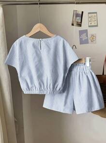 SHEIN Bộ 2 món áo thun tay Dolman cổ tròn kẻ sọc thường ngày cho bé gái tuổi teen và quần short rộng rãi - Màu xanh lam - Xem 11