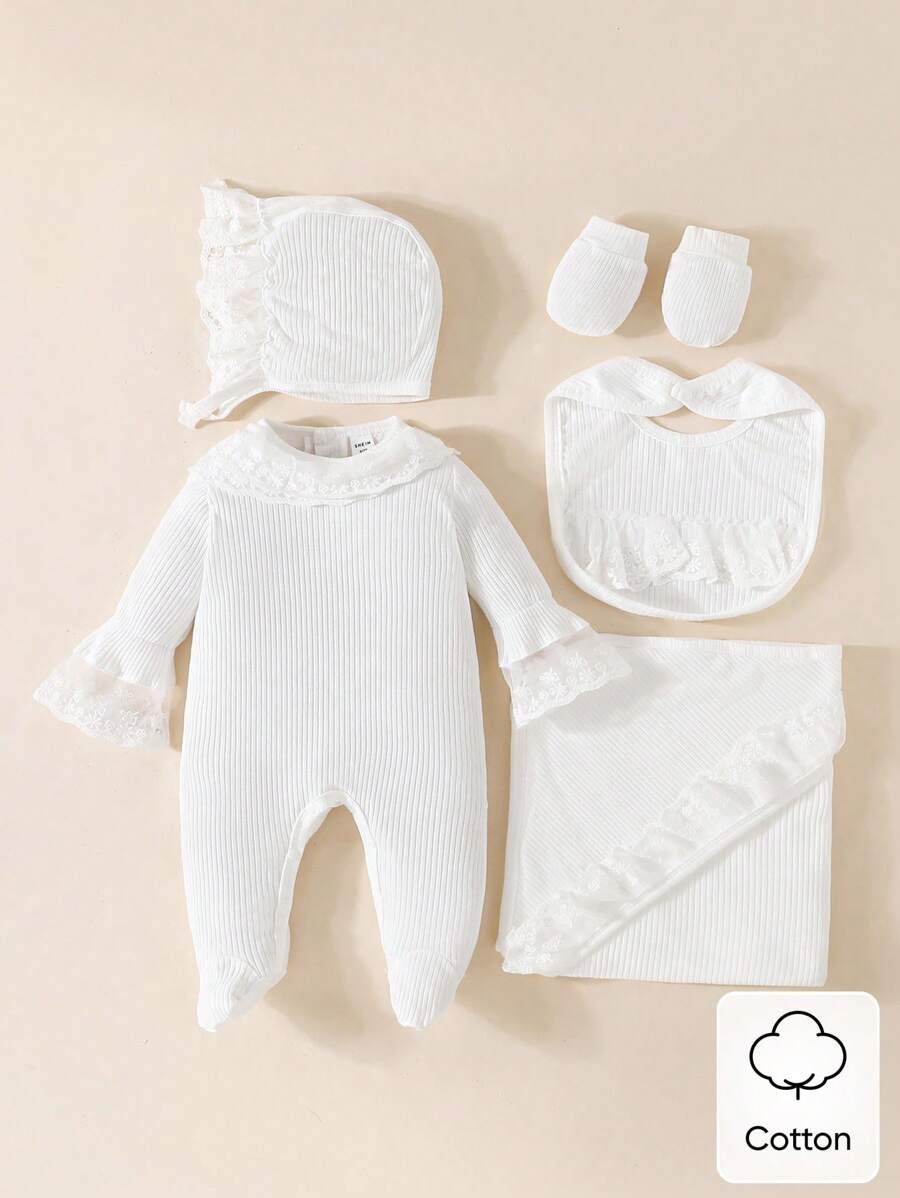 SHEIN 新生女婴柔软棉质服装套装,夏季薄款优质服装礼盒,含帽子、袜子、围兜、毛毯、5 件套装、场合服装 - 白色 - 查看 1