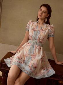MOTF PREMIUM VESTIDO CON CINTURÓN DE CUELLO EN PICO CON ESTAMPADO FLORAL