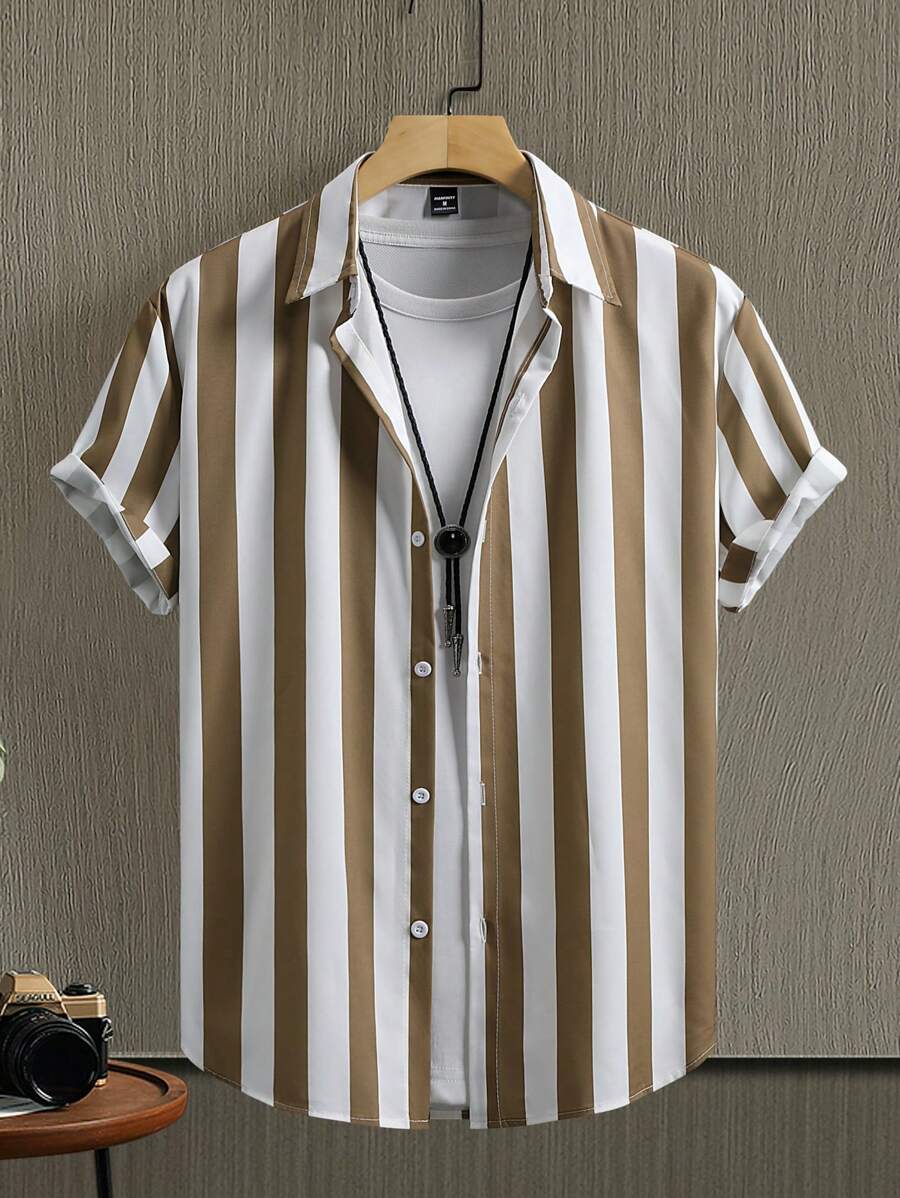 Manfinity Homme 条纹印花前扣短袖衬衫（不对称剪裁），夏季 - 彩色 - 查看 1