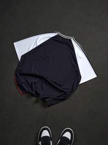 Manfinity Sporsity Camiseta de manga corta de cuello redondo con estampado de rayas de contraste casual para hombres en verano