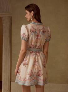 MOTF PREMIUM VESTIDO CON CINTURÓN DE CUELLO EN PICO CON ESTAMPADO FLORAL
