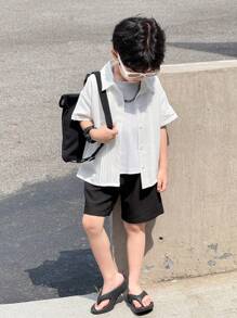 Ensemble décontracté d'été pour tout-petits garçons : chemise à col plissé en tissu texturé mode simple à manches courtes et short à jambe droite en 2 pièces - Noir et Blanc - Voir 4