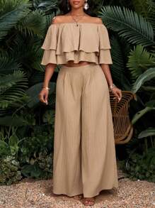 SHEIN Lady Ensembles d'été bohèmes élégants et décontractés pour sortie, plage, en kaki texturé tressé, sans bretelles, grande taille. Tenues d'été pour femmes, tenues de vacances, vêtements d'été pour femmes, ensembles de loungewear pour femmes, tenues de plage bohèmes pour vacances, ensembles 2 pièces d'été, tenues d'Hawaï pour femmes, tenues de vacances.