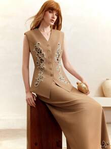 EMERY ROSE 梭织纯色束腰纽扣无袖珍珠镂空刺绣优雅商务女装套装两件套，春夏 - 卡其色 - 查看 5