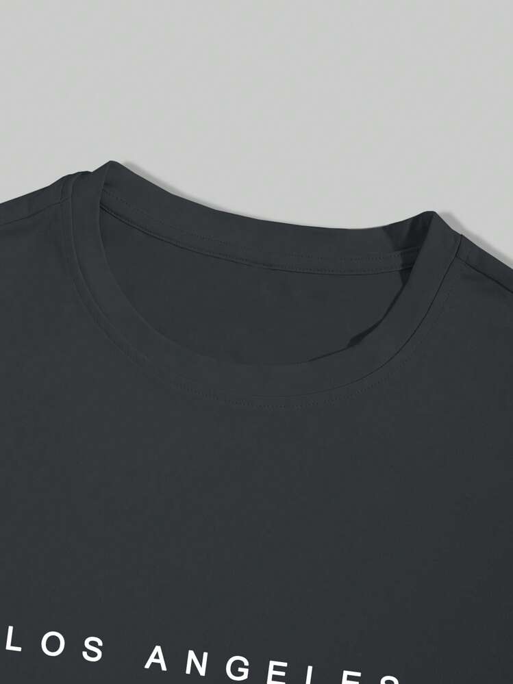 تي شيرت قصير الأكمام بطاقم رقبة للرجال، بطباعة أحر...