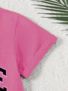 SHEIN Explorewe 2 件/套女孩服装，大女孩情人节休闲舒适简约卡通蝴蝶结和英文图形印花短袖 T 恤 + 黑色运动短裤，适合春夏日常穿着 - 粉色 - 查看 5