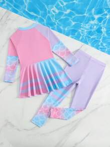 年轻女孩美人鱼渐变色图案印花长袖长裤泳衣，防晒海滩度假