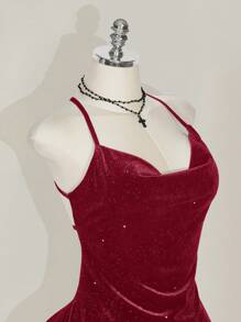 SHEIN ICON 大码修身闪光天鹅绒露背褶饰腰迷你连衣裙 - 紅色 - 查看 3