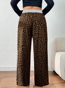 SHEIN EZwear Pantalones de talla grande con estampado de leopardo y patchwork, de moda, para otoño/invierno