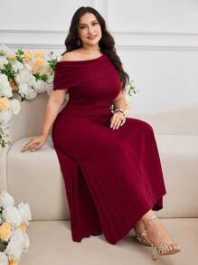 Modelyn 大码优雅简约纯色不对称领口腰部修身连衣裙 - 酒紅色 - 查看 4