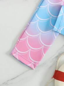 年轻女孩美人鱼渐变色图案印花长袖长裤泳衣，防晒海滩度假