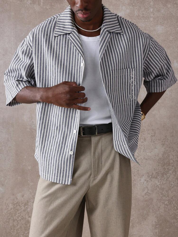 Kurzärmliges Hemd mit strukturiertem Streifenmuster und Reverskragen im Boxy Fit