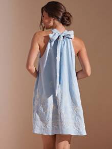 L'Amorae 优雅刺绣花卉边框露背领口飘逸淡蓝色迷你夏季太阳裙，女士夏季服装，女士早午餐服装，女士度假服装 - 彩色 - 查看 1