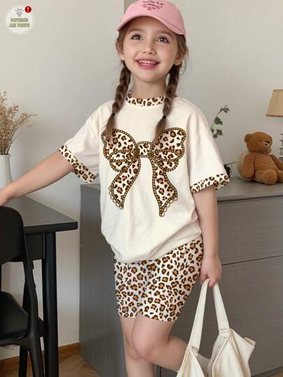 SHEIN Conjunto de 2 piezas de Top de manga corta y pantalones cortos con estampado de leopardo vintage y lazo, estilo casual para niñas, apropiado para verano, inspiración en mariposa, moda de los 80, armonía mocha, ropa deportiva, listo para graduación, niños felices