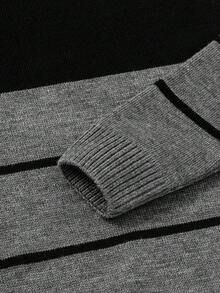 SHEIN Cottnline كنزة صوفية قطن كاجوال عادية للرجال مخططة بألوان متباينة - رمادي غامق - مشاهدة 6