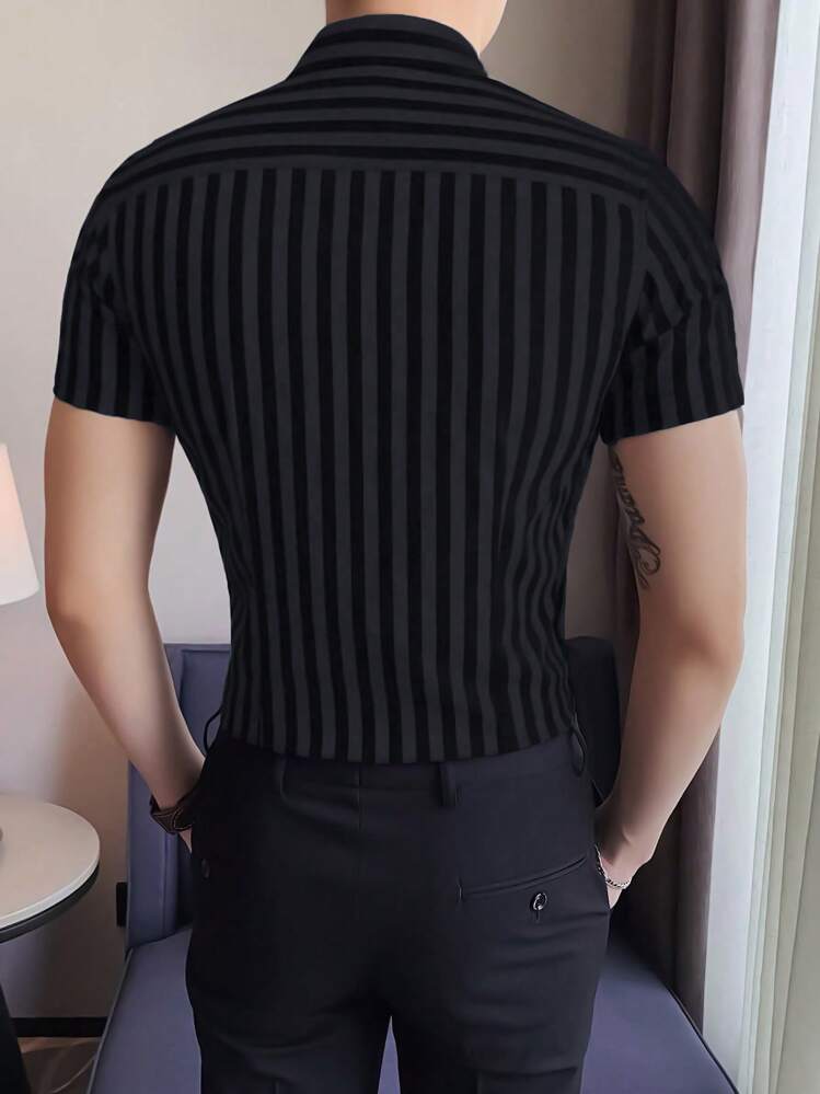 Manfinity Homme Camisa casual de manga corta de corte slim con rayas para hombres, estilo formal de negocios - Negro - Añade 2