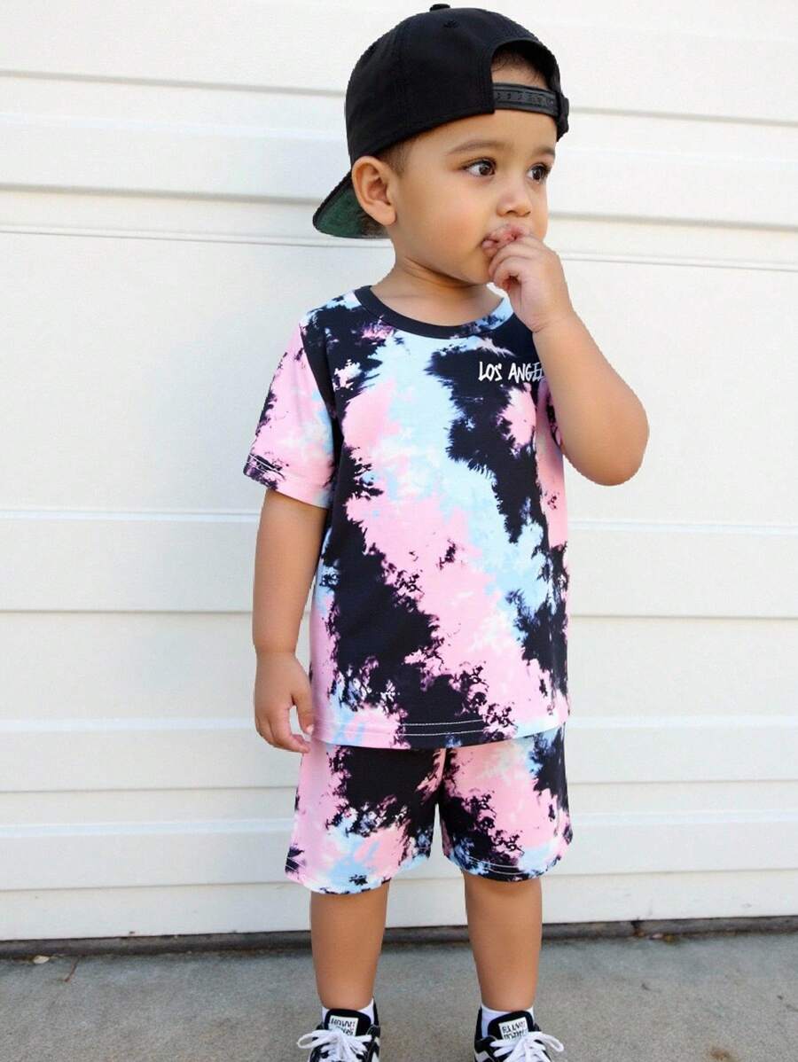 男婴休闲街头扎染图案短袖上衣和松紧腰短裤两件套