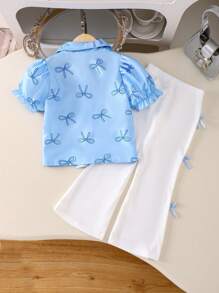 SHEIN Genkimix Kids 两件套女童蓝色蝴蝶结印花休闲衬衫和象牙白裤子，甜美可爱的夏季套装，女童两件套，儿童女童套装，浅蓝色儿童套装，蝴蝶结印花套装 - 藍色 - 查看 2