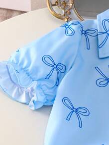 SHEIN Genkimix Kids 两件套女童蓝色蝴蝶结印花休闲衬衫和象牙白裤子，甜美可爱的夏季套装，女童两件套，儿童女童套装，浅蓝色儿童套装，蝴蝶结印花套装 - 藍色 - 查看 4