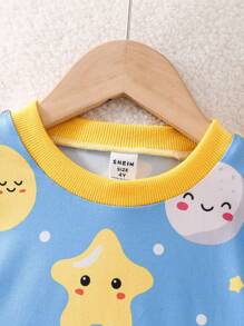 2 件套男童蓝色月亮和星星印花休闲睡衣套装，长袖上衣和裤子