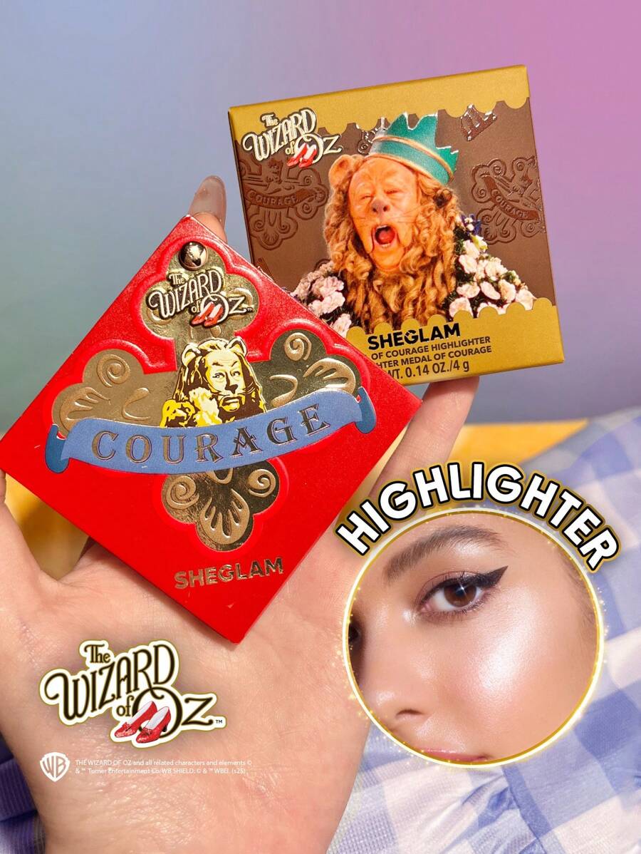 The Wizard of OZ™ | SHEGLAM Medal Of Courage 提亮粉 品牌 美容 化妝 化妝品 適合女性與女孩 完美搭配夏季春季 Y2K 時尚 流行 生日 母親節禮物 假期 派對準備就緒 最佳顏色 - 金色 - 查看 1