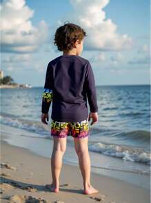 SHEIN Conjunto de traje de baño de dos piezas con estampado de mando de videojuegos para niño pequeño, que incluye top de manga larga y pantalón de baño, atuendo de playa