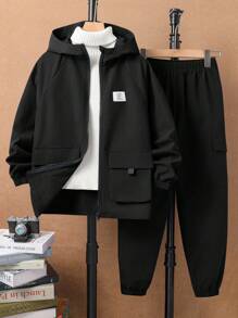 SHEIN 2件組小男孩休閒日常舒適貼布口袋連帽外套與純色慢跑長褲套裝，適合外出、學校、聚會，適用秋冬季節，黑色男孩套裝，男孩休閒套裝，男孩冬季衣著套裝，秋季 - 黑色 - 查看 9