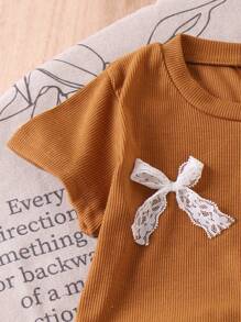 Genkimix Kids Set de 2 piezas para niñas jóvenes (talla pequeña) con top de manga corta con cuello redondo cómodo con rayas, decoración de lazo de encaje blanco y pantalón largo casual, para primavera y otoño