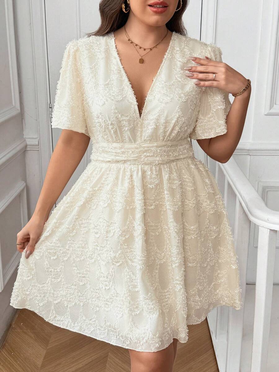 SHEIN Frenchy Vestido con textura y escote en V para tallas grandes de mujer, vestido casual de moda para citas, apto para uso diario