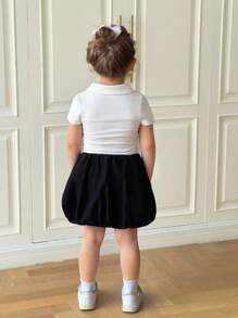 Set de 2 piezas con camiseta casual de cuello polo tejida y falda con volante para niña joven - Blanco - Ver 5