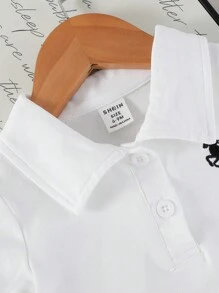 SHEIN Ensemble chemise polo blanche élégante et douce avec col et logo mignon de cheval, assorti à une jupe noire à volants. Tenue d'été pour bébé fille - Noir - Voir 7